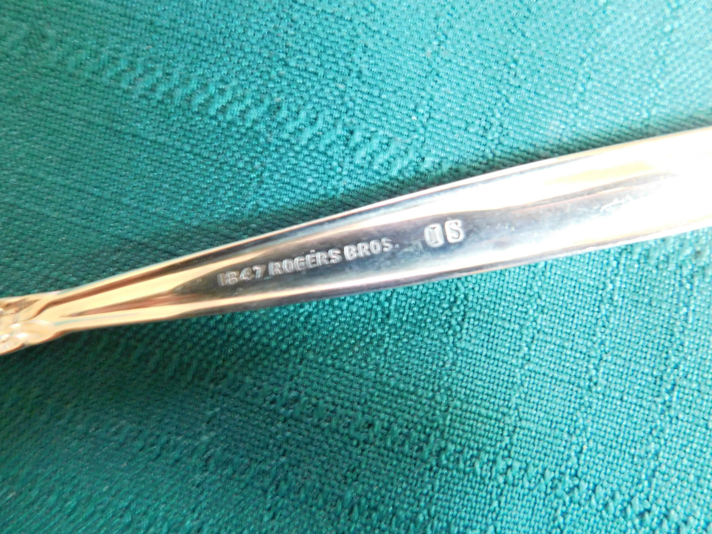 1847 Rogers Bros. Garland (1965) place oval soup spoon VGU