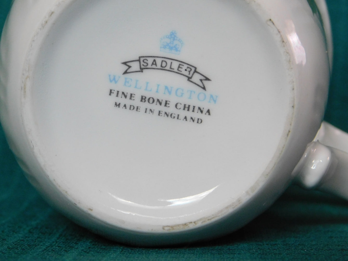 Sadler Wellington Poinsettia Holly mug VGU