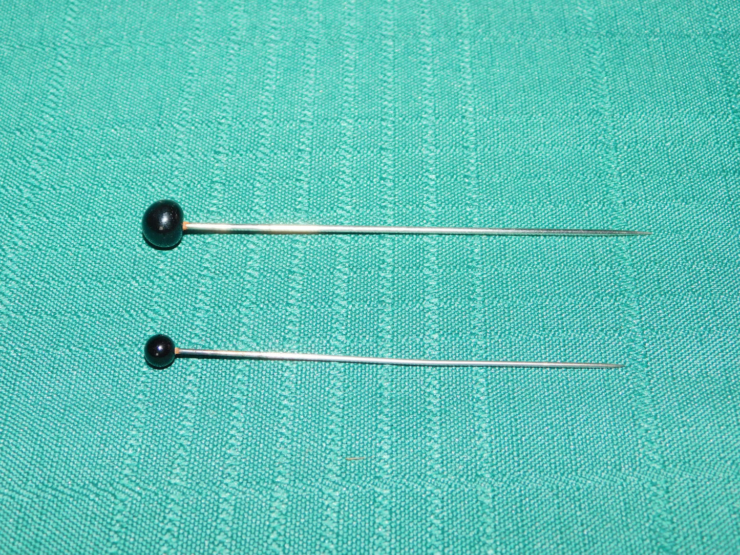 Vintage black faux pearl hatpin VGU