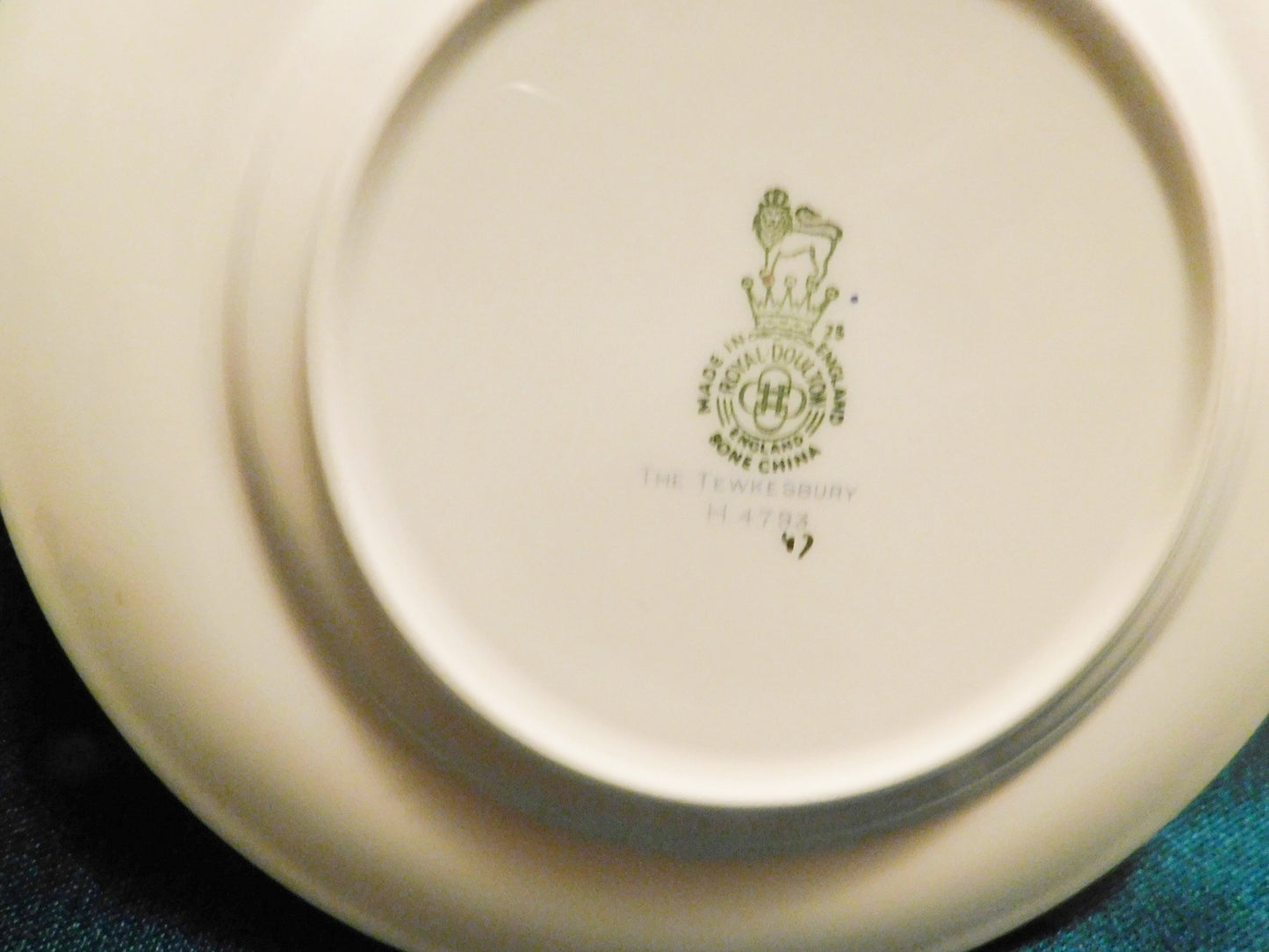 Royal Doulton The Tewkesbury H4793 (1940) dinnerware