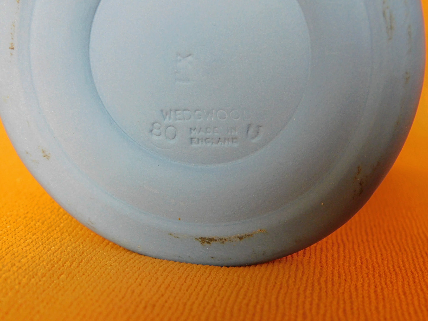 Wedgwood cream on lavender scene 4 inch vase Jasperware near mint condition