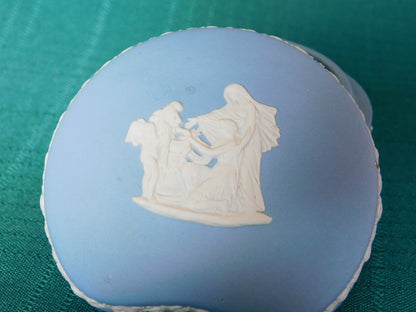 Wedgwood cream on lavender bean box Cupid as Oracle near mint condition