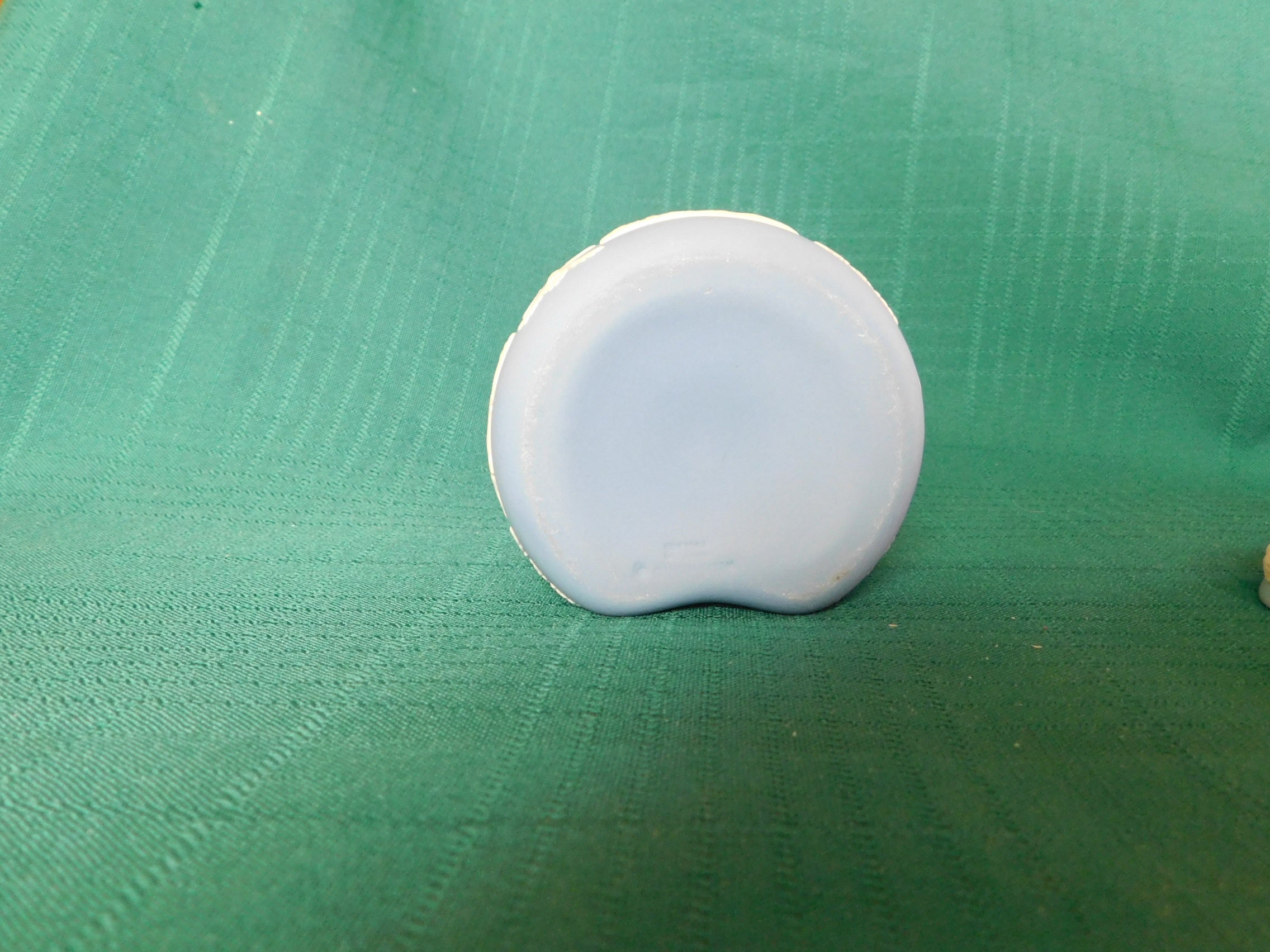 Wedgwood cream on lavender bean box Cupid as Oracle near mint condition