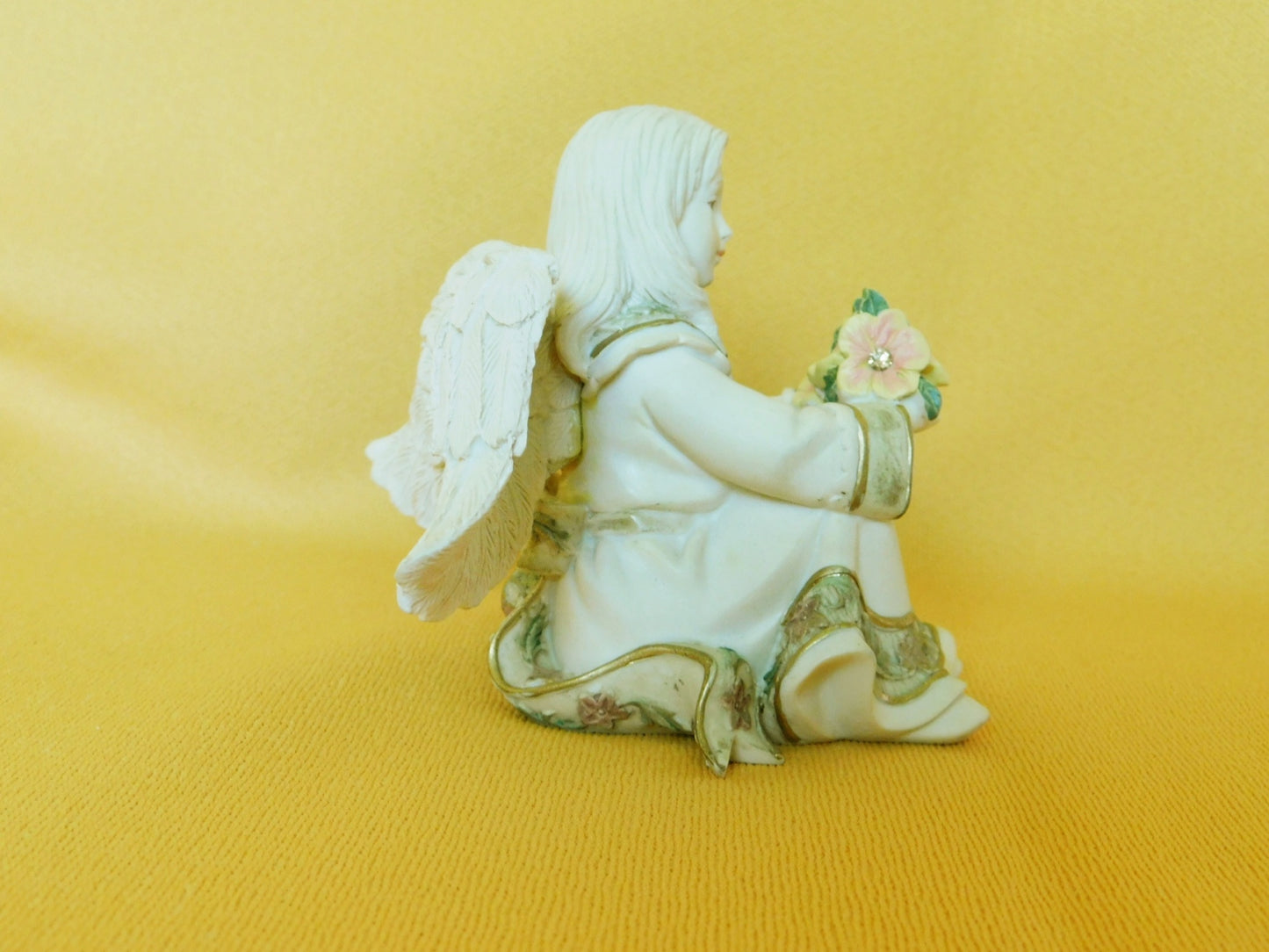 Sarah's Angel November (2004) figurine near mint condition