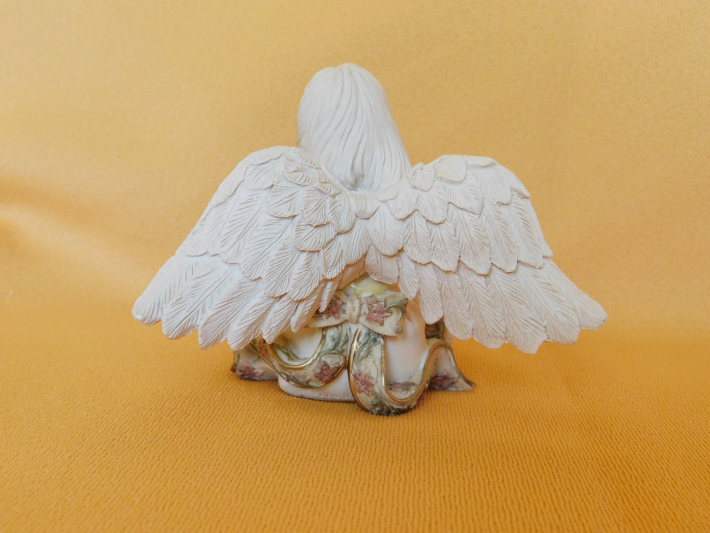 Sarah's Angel November (2004) figurine near mint condition