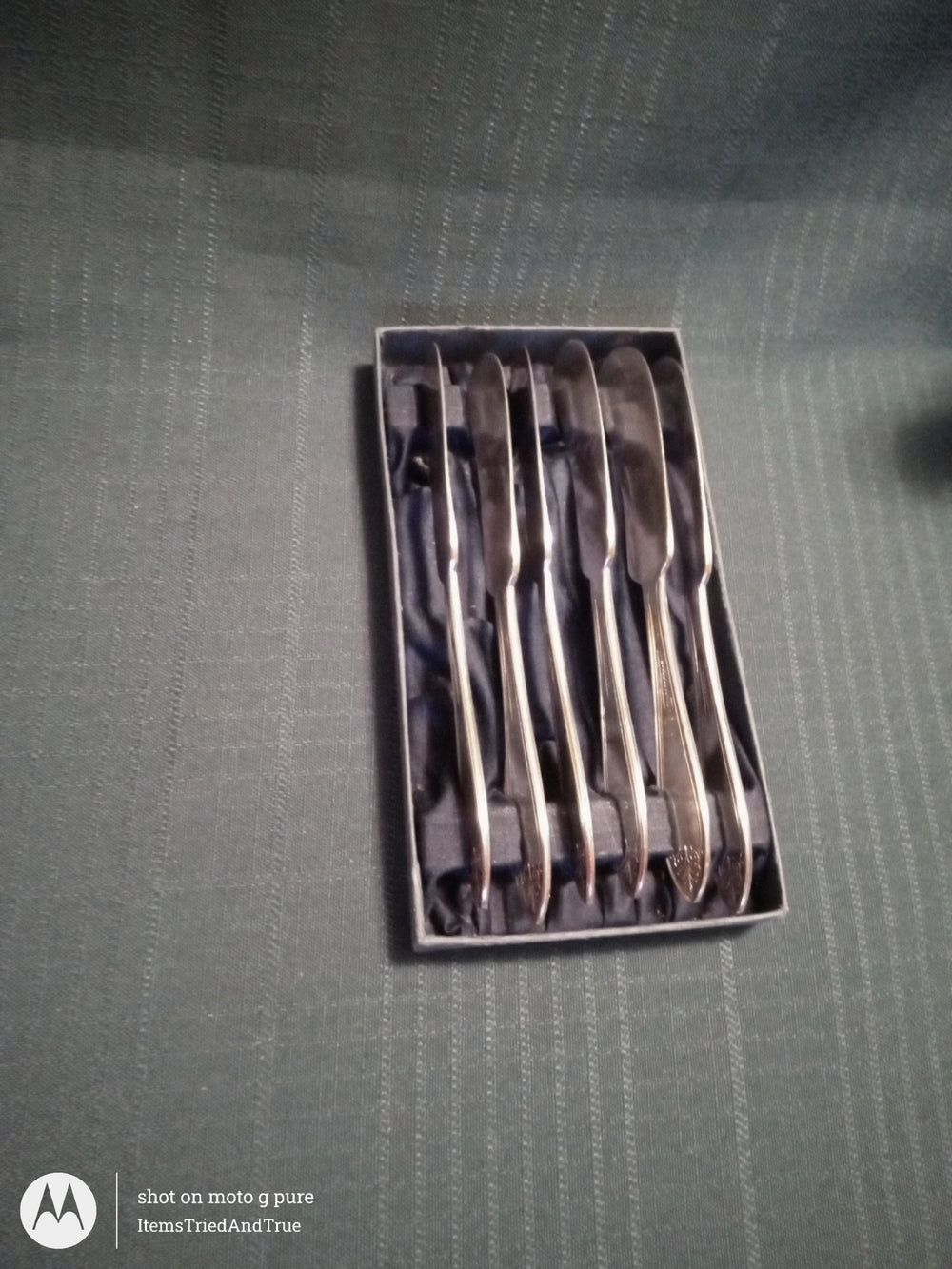 Wm. Rogers & Son “Debutante” Silverplate Butter Spreaders – 6‑Piece Vintage Set