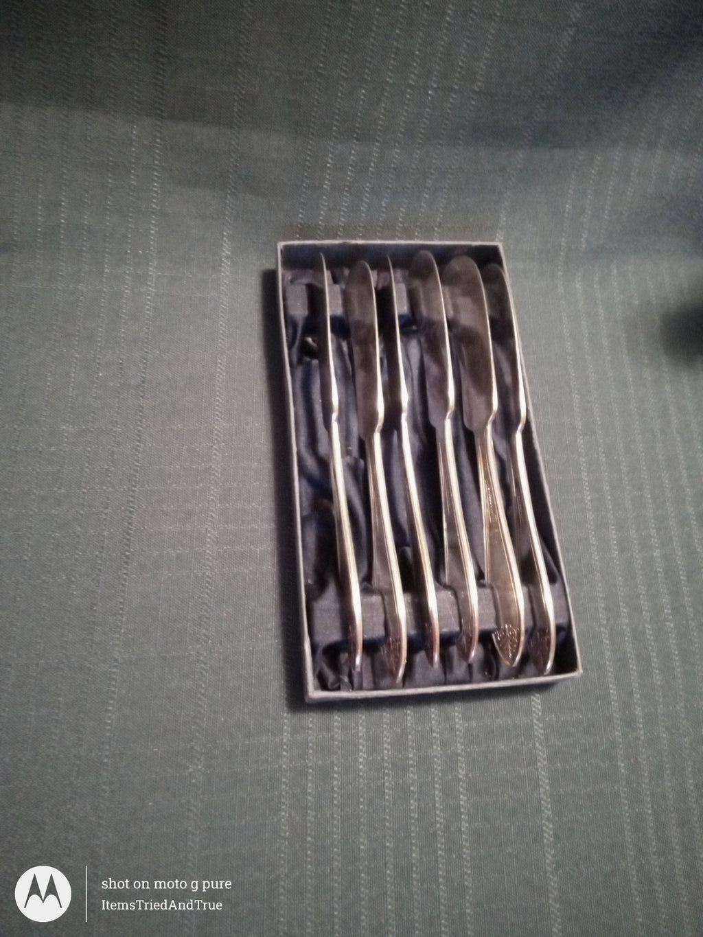 Wm. Rogers & Son “Debutante” Silverplate Butter Spreaders – 6‑Piece Vintage Set