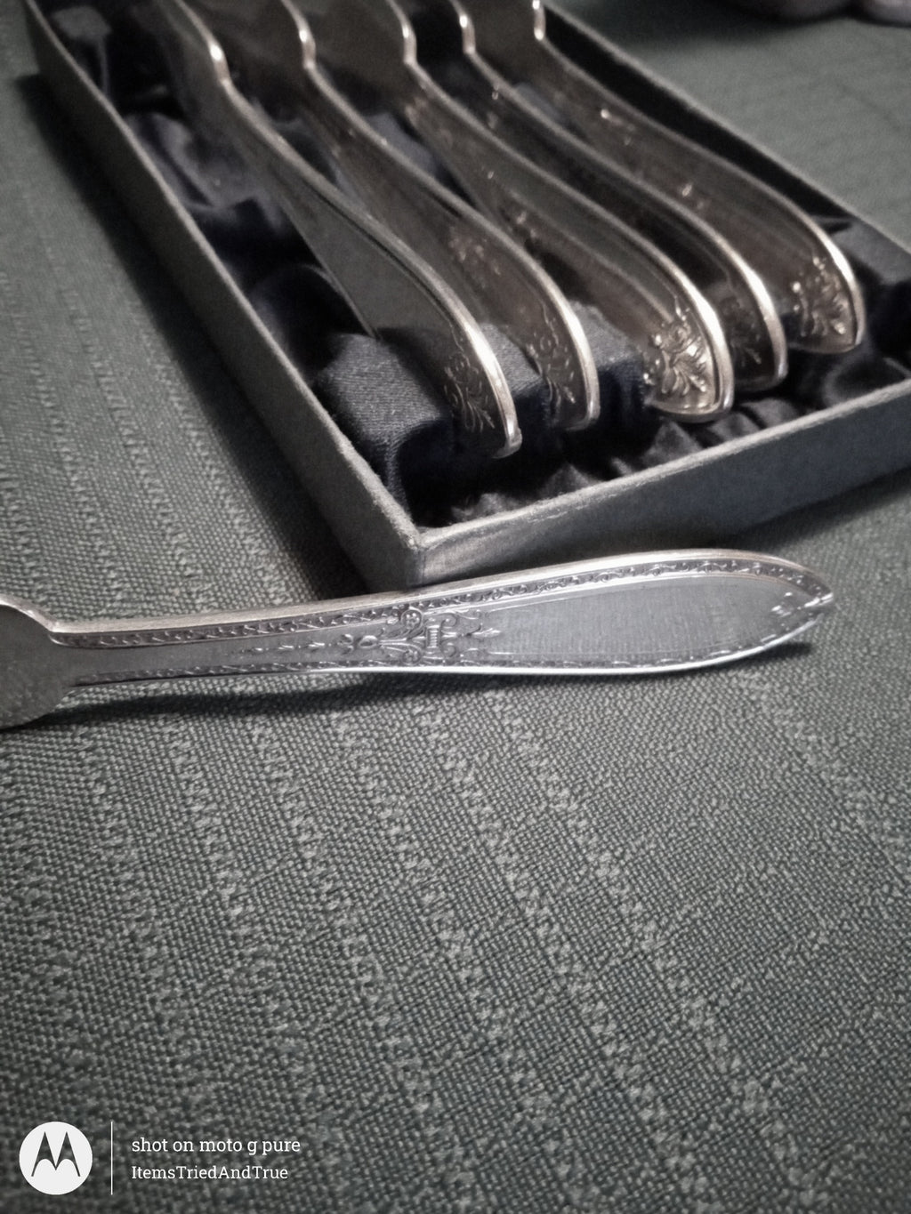 Wm. Rogers & Son “Debutante” Silverplate Butter Spreaders – 6‑Piece Vintage Set