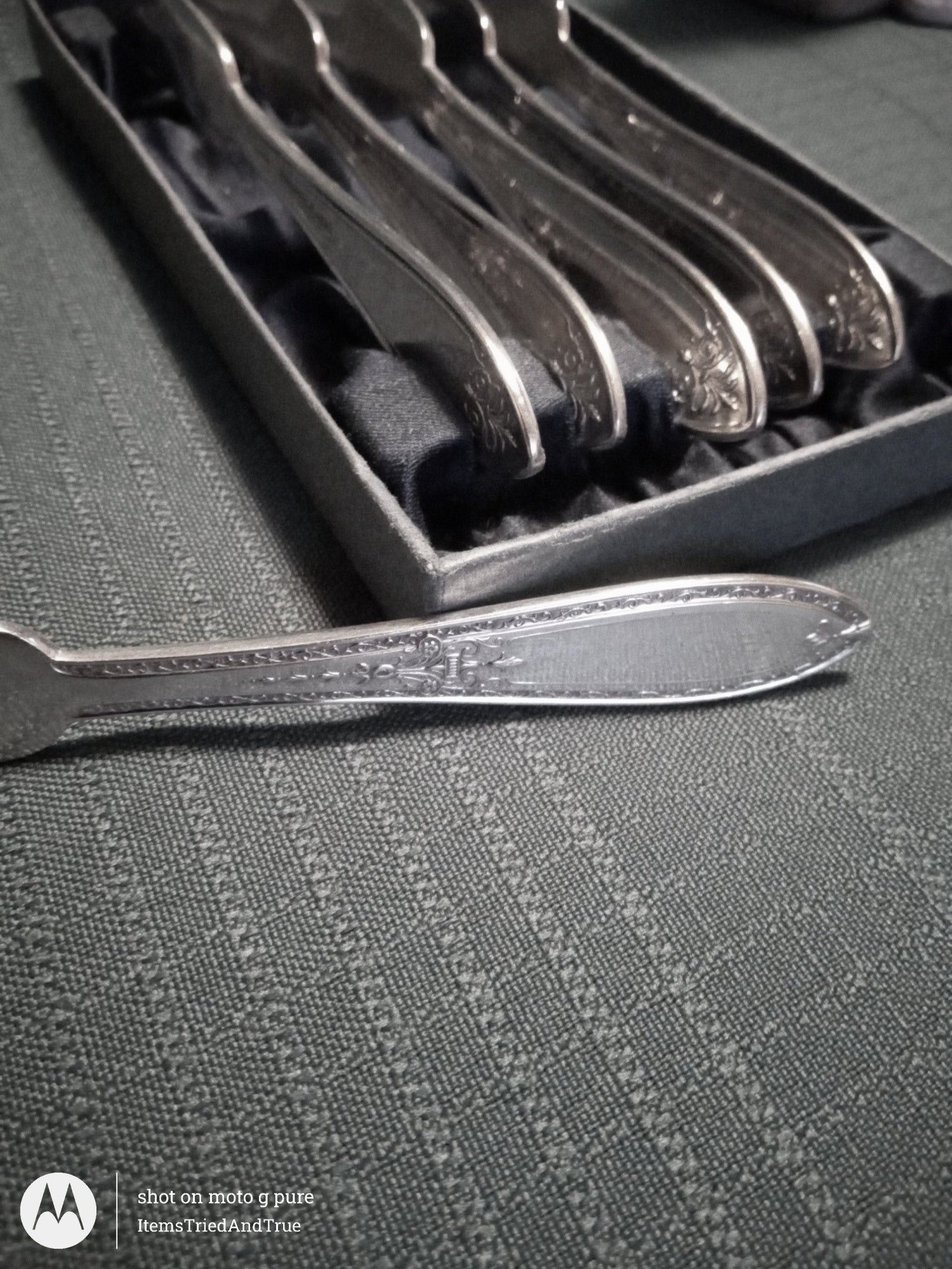 Wm. Rogers & Son “Debutante” Silverplate Butter Spreaders – 6‑Piece Vintage Set