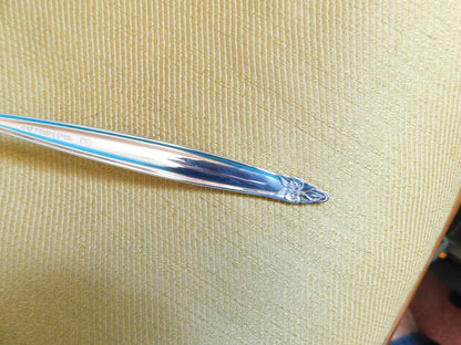 1847 Rogers Bros. Garland (1965) tablespoon (serving spoon) VGU