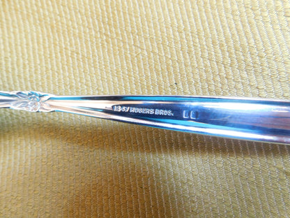 1847 Rogers Bros. Garland (1965) tablespoon (serving spoon) VGU