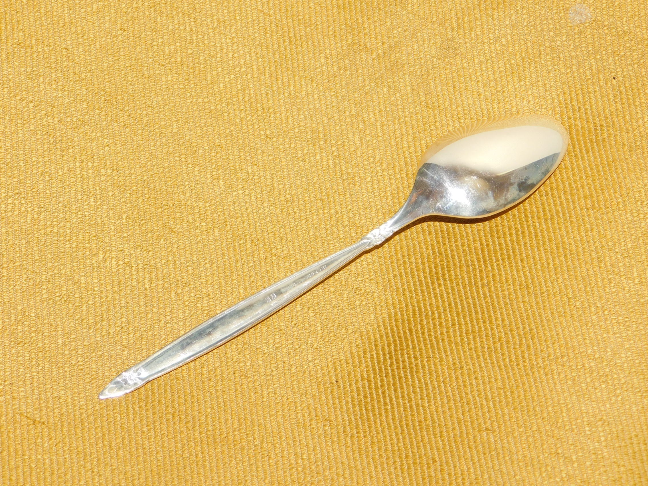 1847 Rogers Bros. Garland (1965) place oval soup spoon VGU