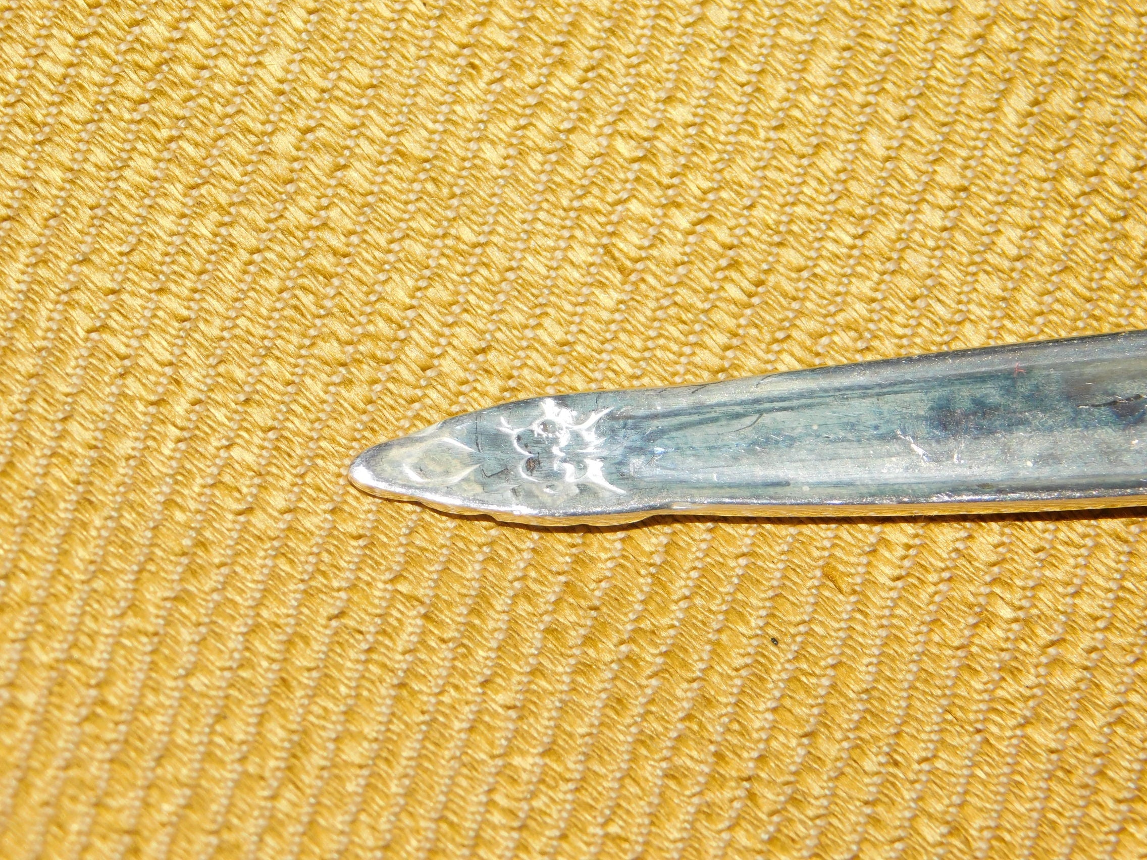 1847 Rogers Bros. Garland (1965) place oval soup spoon VGU