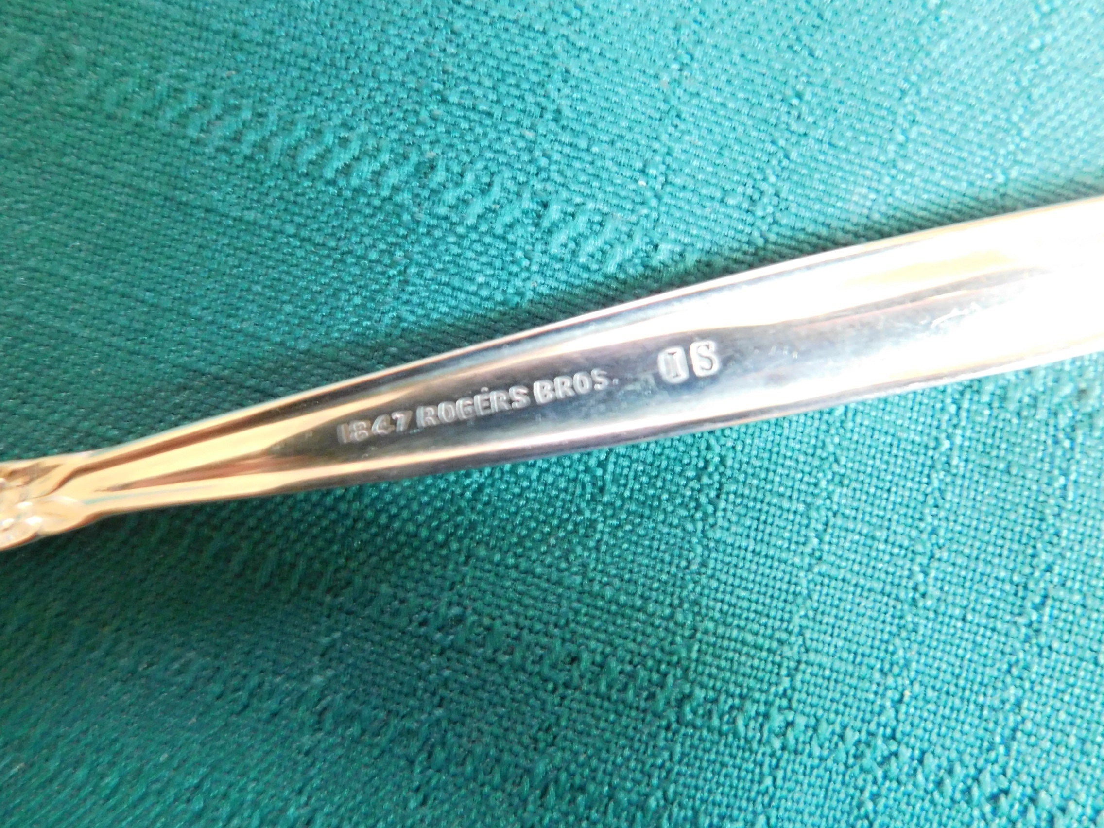 1847 Rogers Bros. Garland (1965) place oval soup spoon VGU