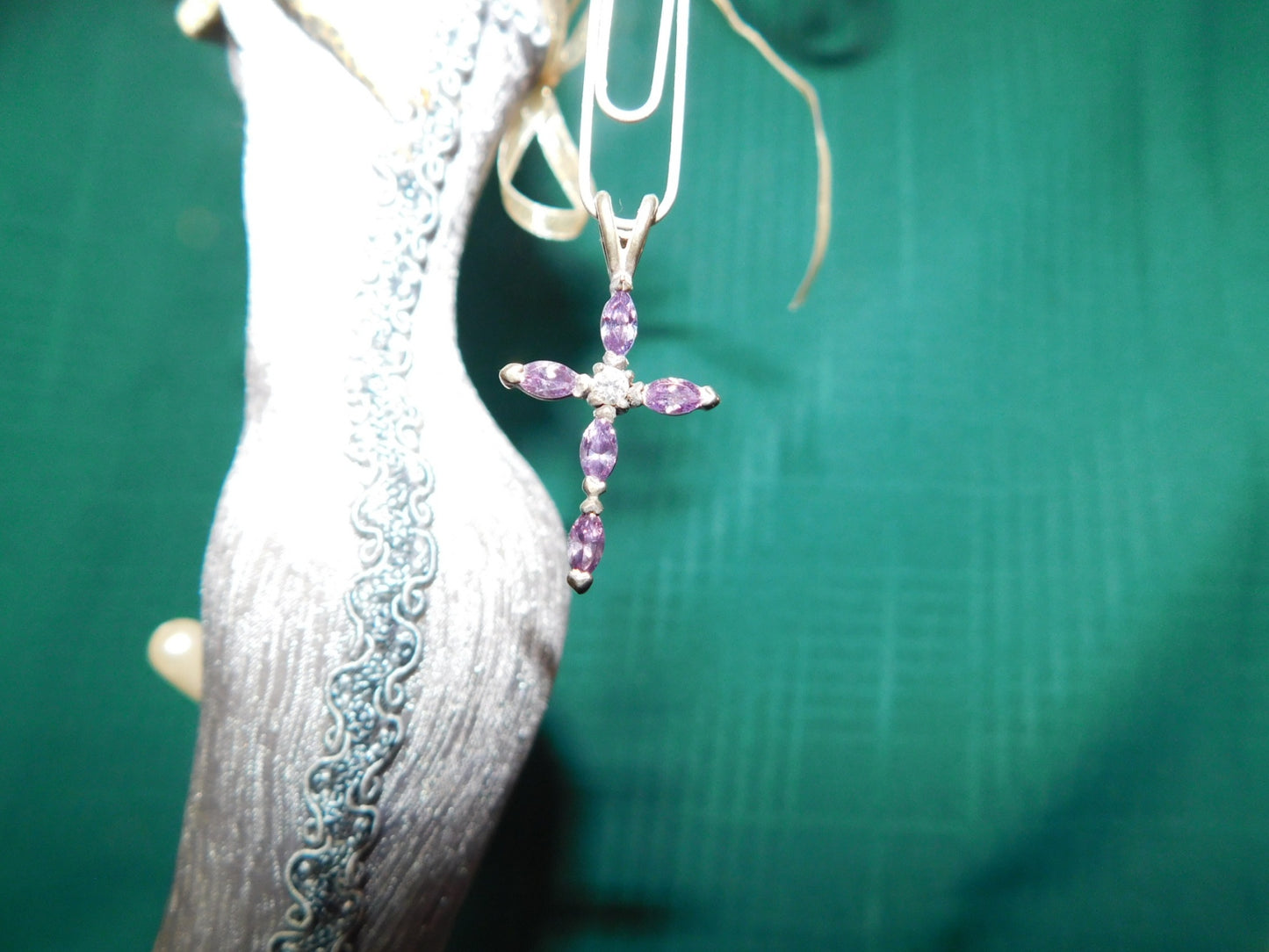 Sterling silver purple jeweled cross pendant mint condition