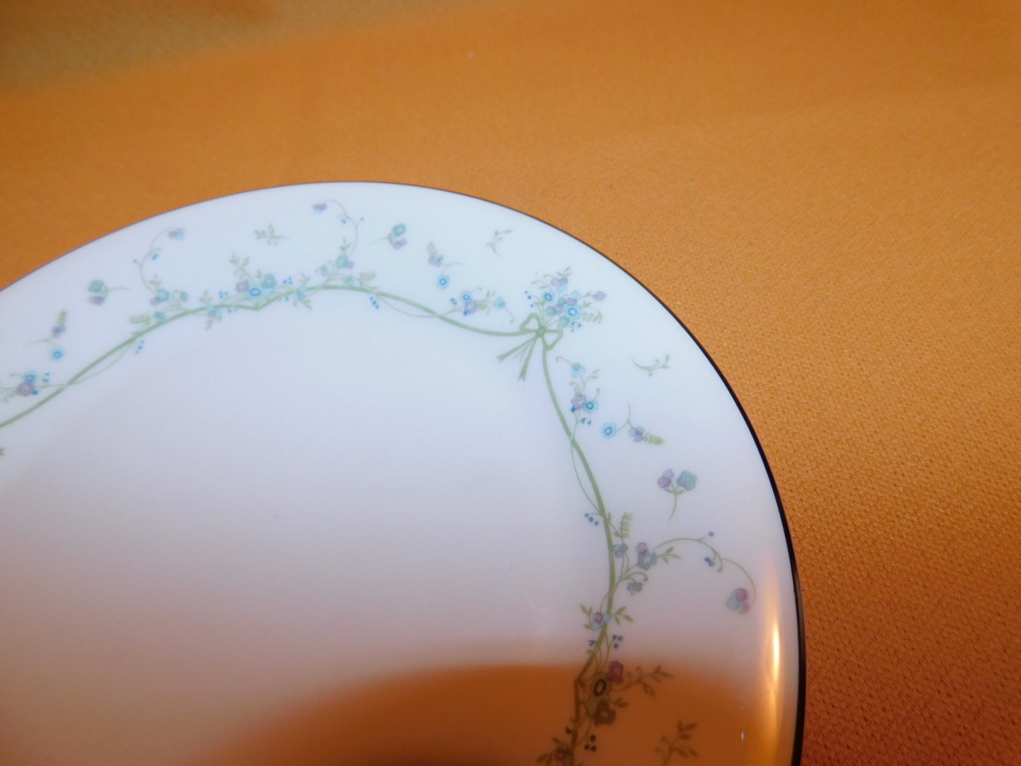 Royal Doulton Demure (1981) bread butter plate near mint condition