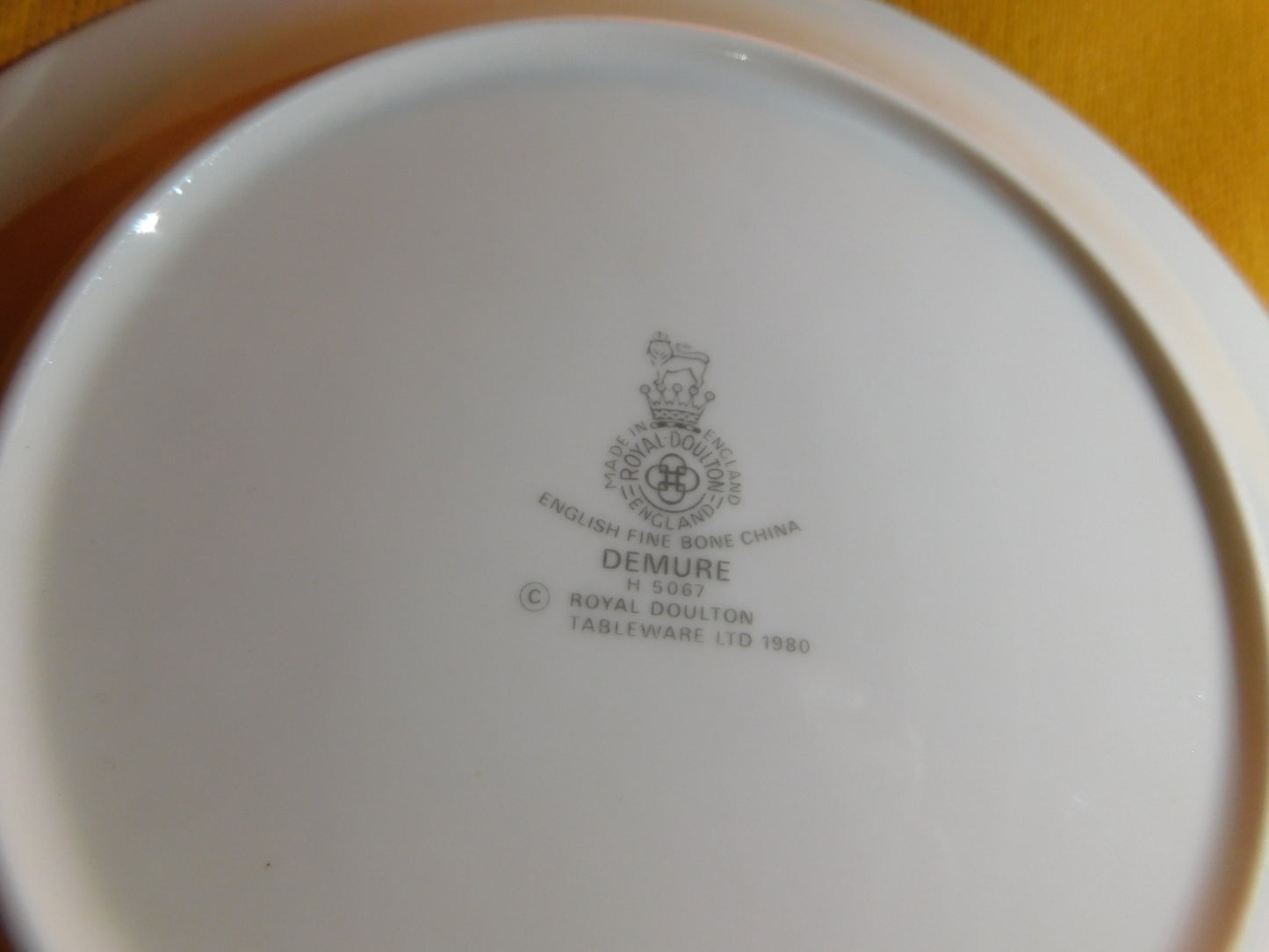 Royal Doulton Demure (1981) bread butter plate near mint condition