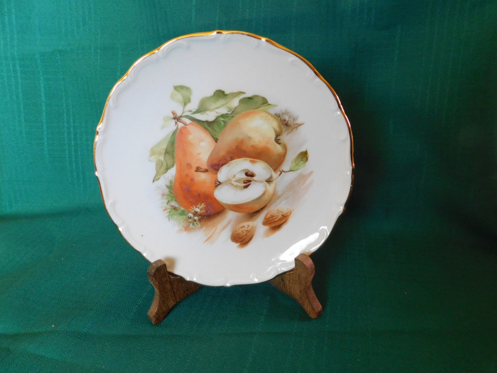 Schumann Bavaria scalloped embossed salad plate pear apple 66 48 right VGU