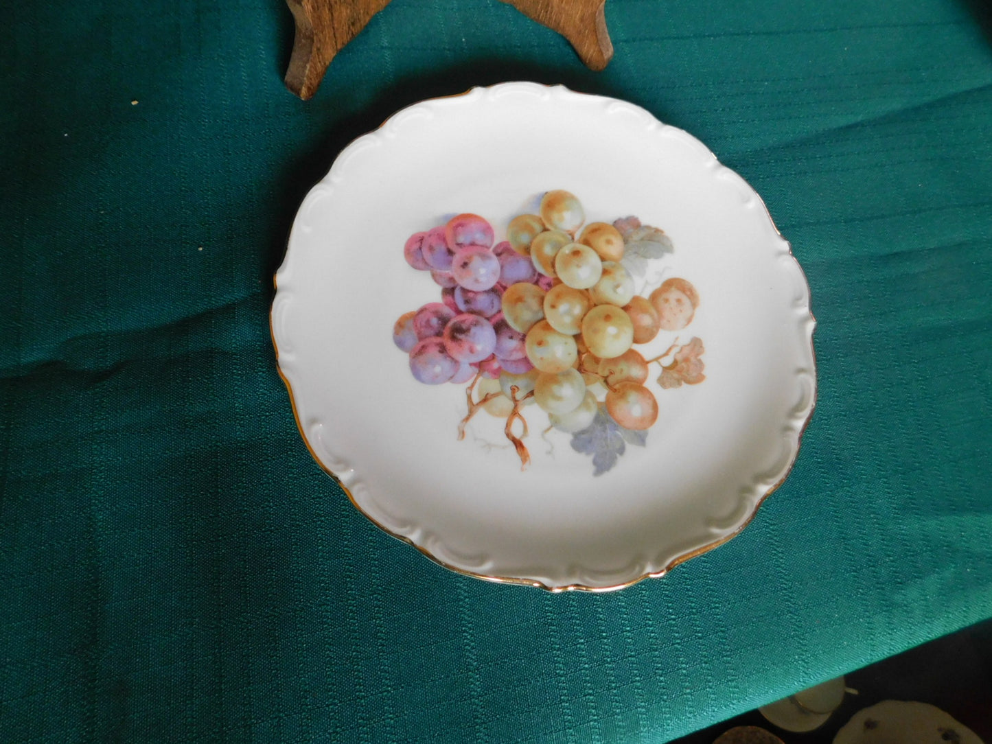 Schumann Bavaria scalloped embossed salad plate grapes 65 double stem VGU