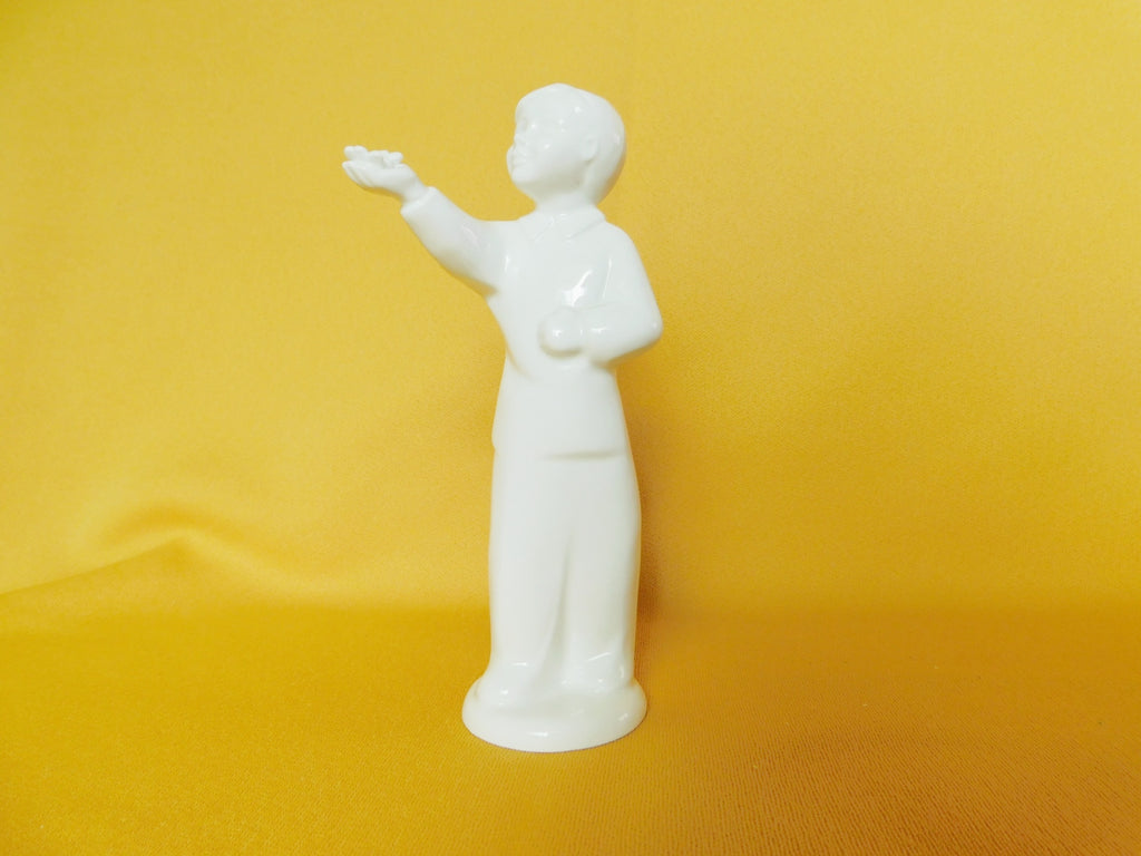 Coalport Moments Look Mummy (2000) figurine new in box