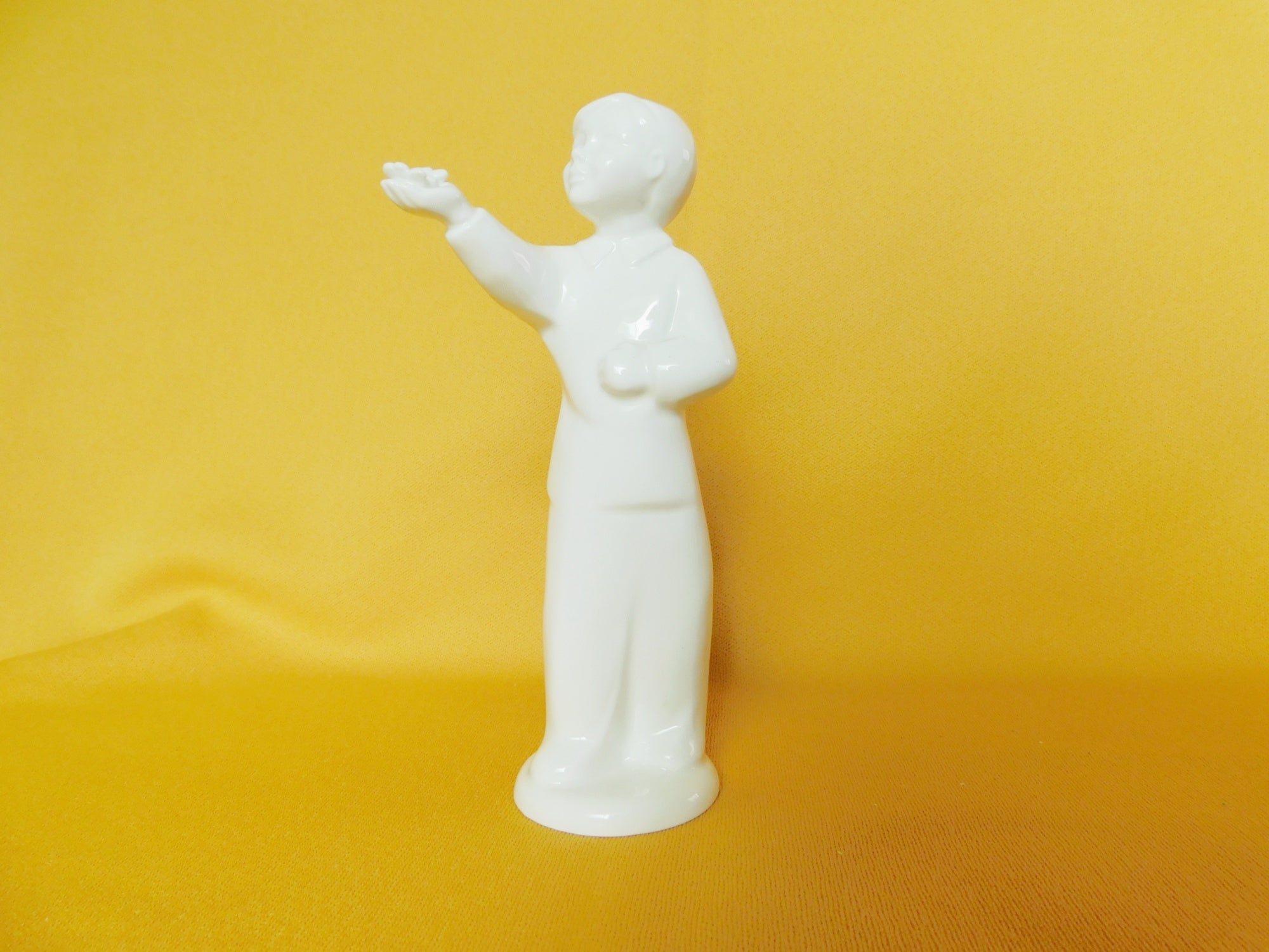 Coalport Moments Look Mummy (2000) figurine new in box