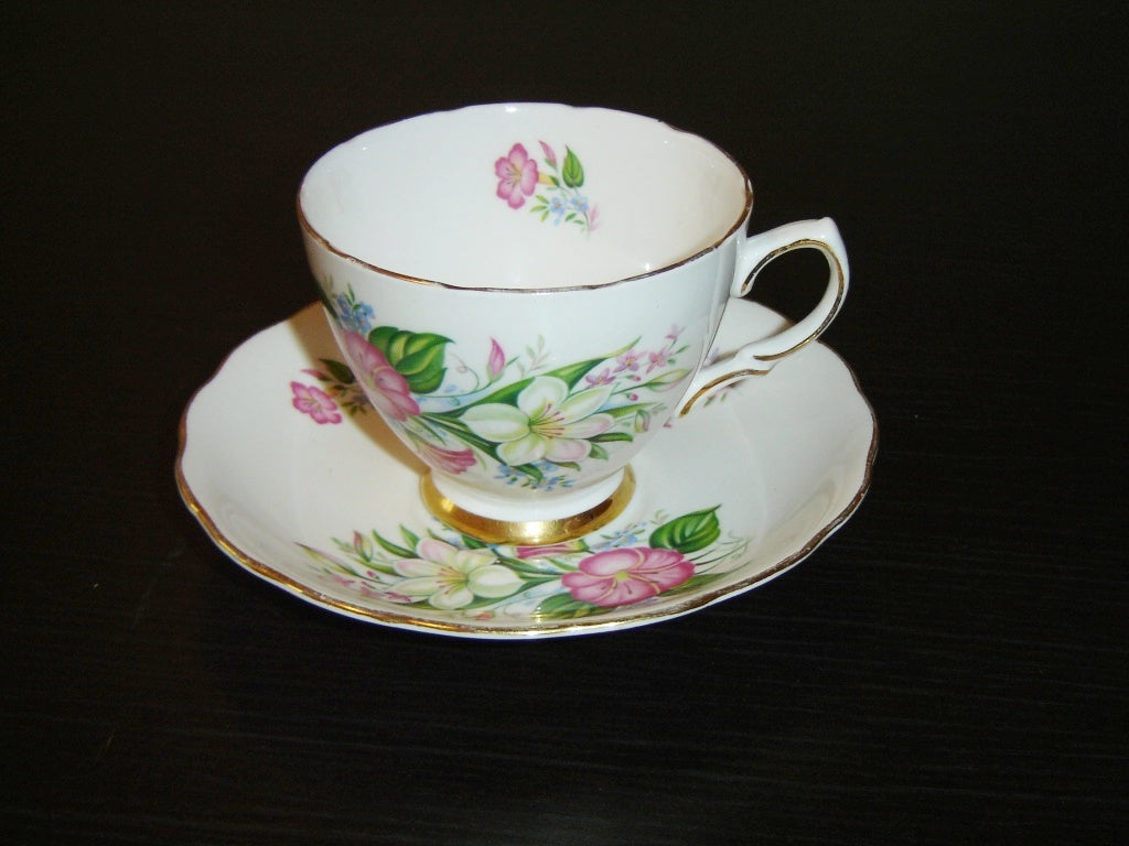 Colclough 7926 pink white blue flowers cup and saucer VGU