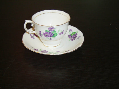 Colclough 7177 (CLC112?) purple violets cup and saucer VGU