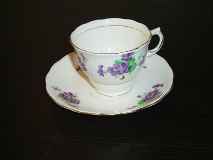Colclough 7177 (CLC112?) purple violets cup and saucer VGU