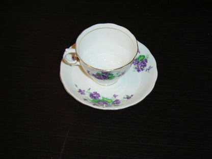 Colclough 7177 (CLC112?) purple violets cup and saucer VGU