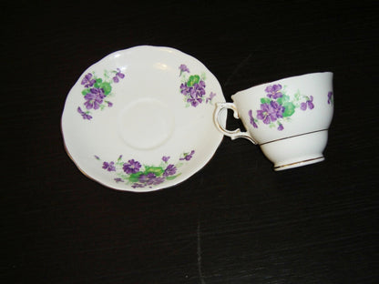 Colclough 7177 (CLC112?) purple violets cup and saucer VGU
