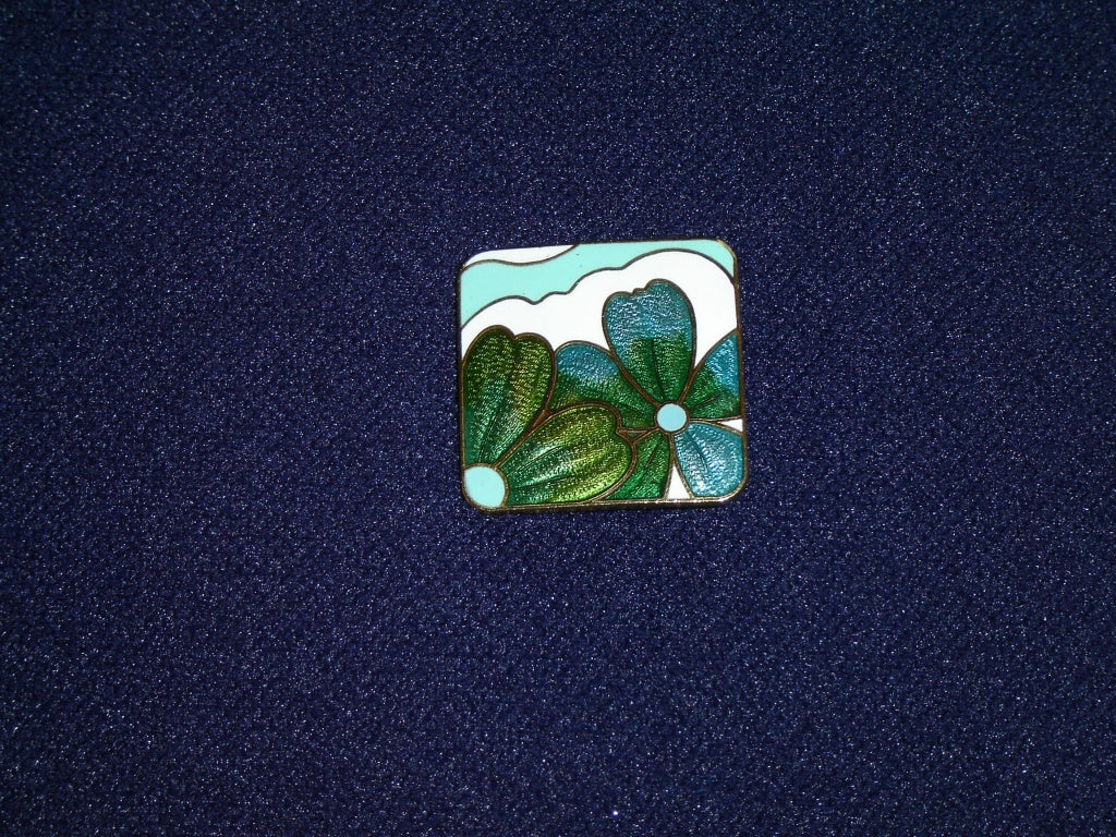 Square blue and green leaf pin VGU