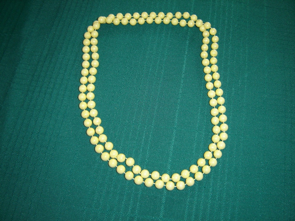 Vintage yellow bead necklace VGU