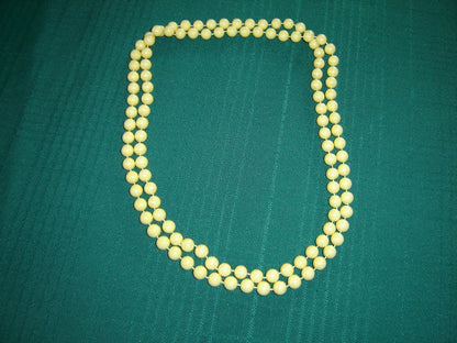 Vintage yellow bead necklace VGU