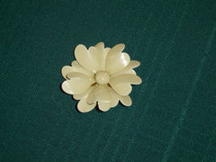 Vintage beige floral metal brooch VGU