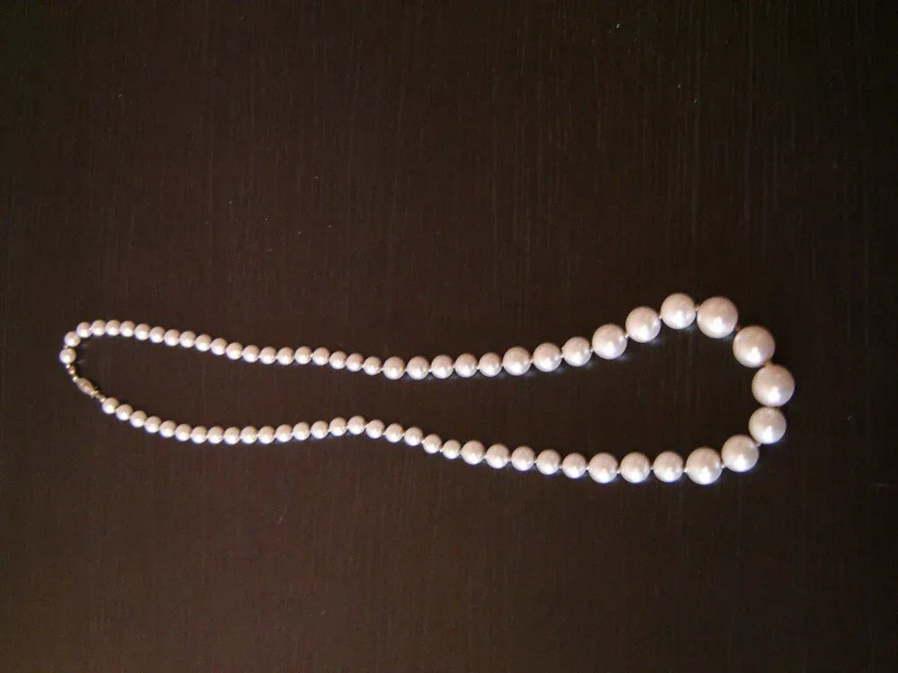 Vintage imitation pearl necklace