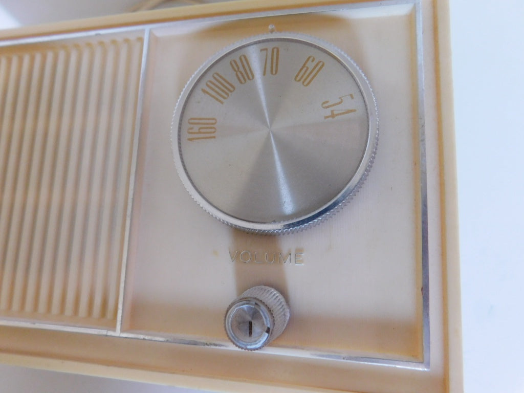 Vintage Admiral R233X Table Radio working