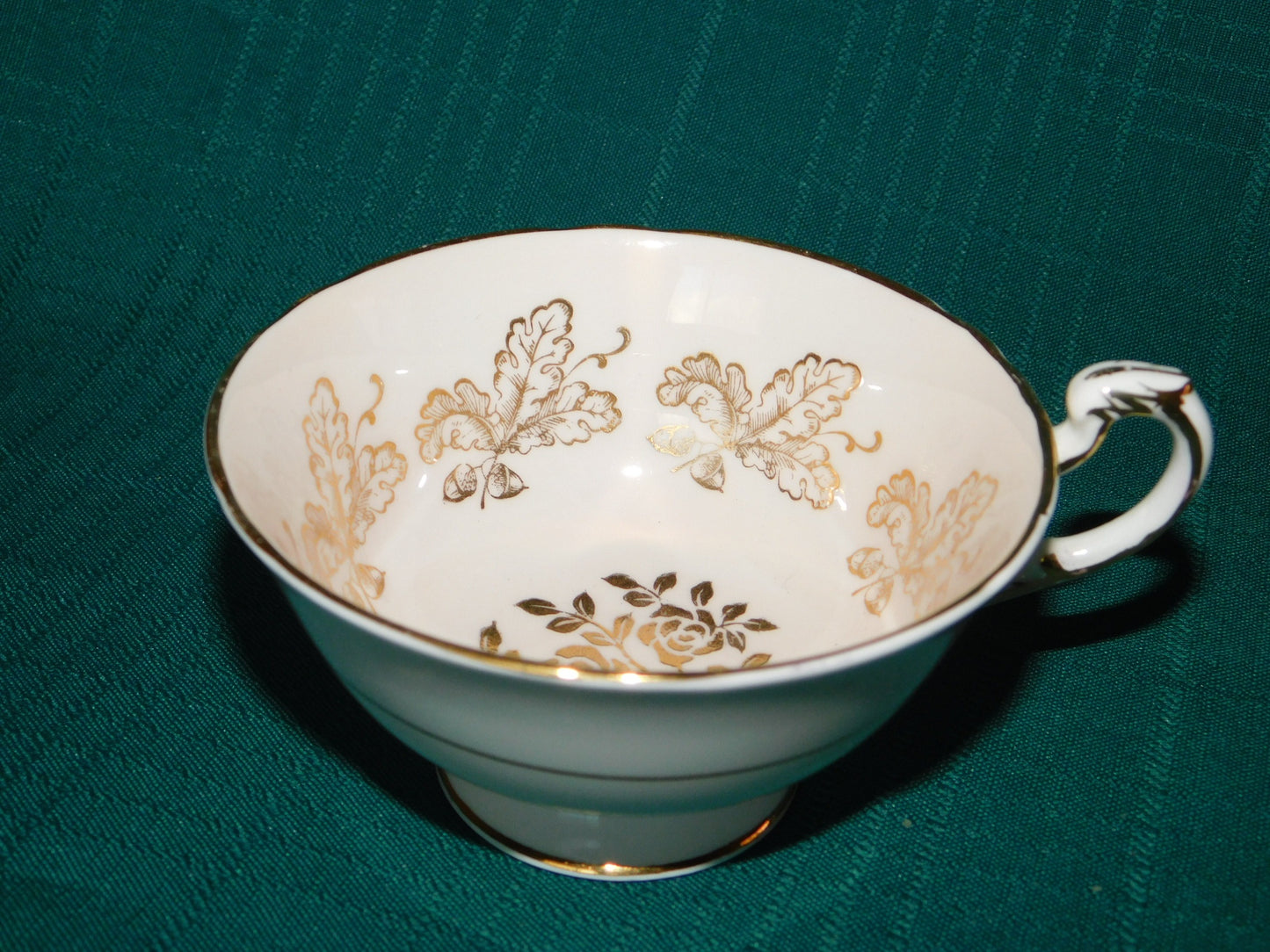 Paragon gold oak leaf roses pale pink interior teacup near mint condition
