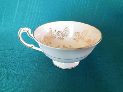 Paragon gold oak leaf roses pale pink interior teacup near mint condition