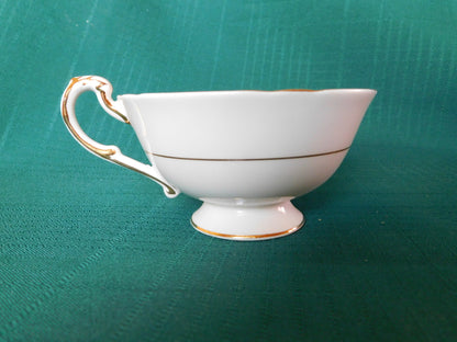 Paragon gold oak leaf roses pale pink interior teacup near mint condition