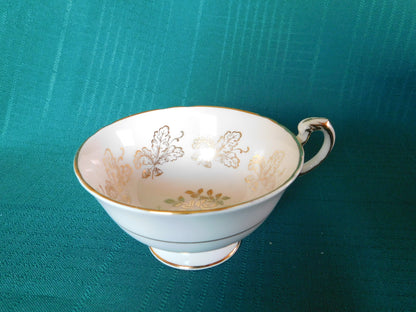 Paragon gold oak leaf roses pale pink interior teacup near mint condition