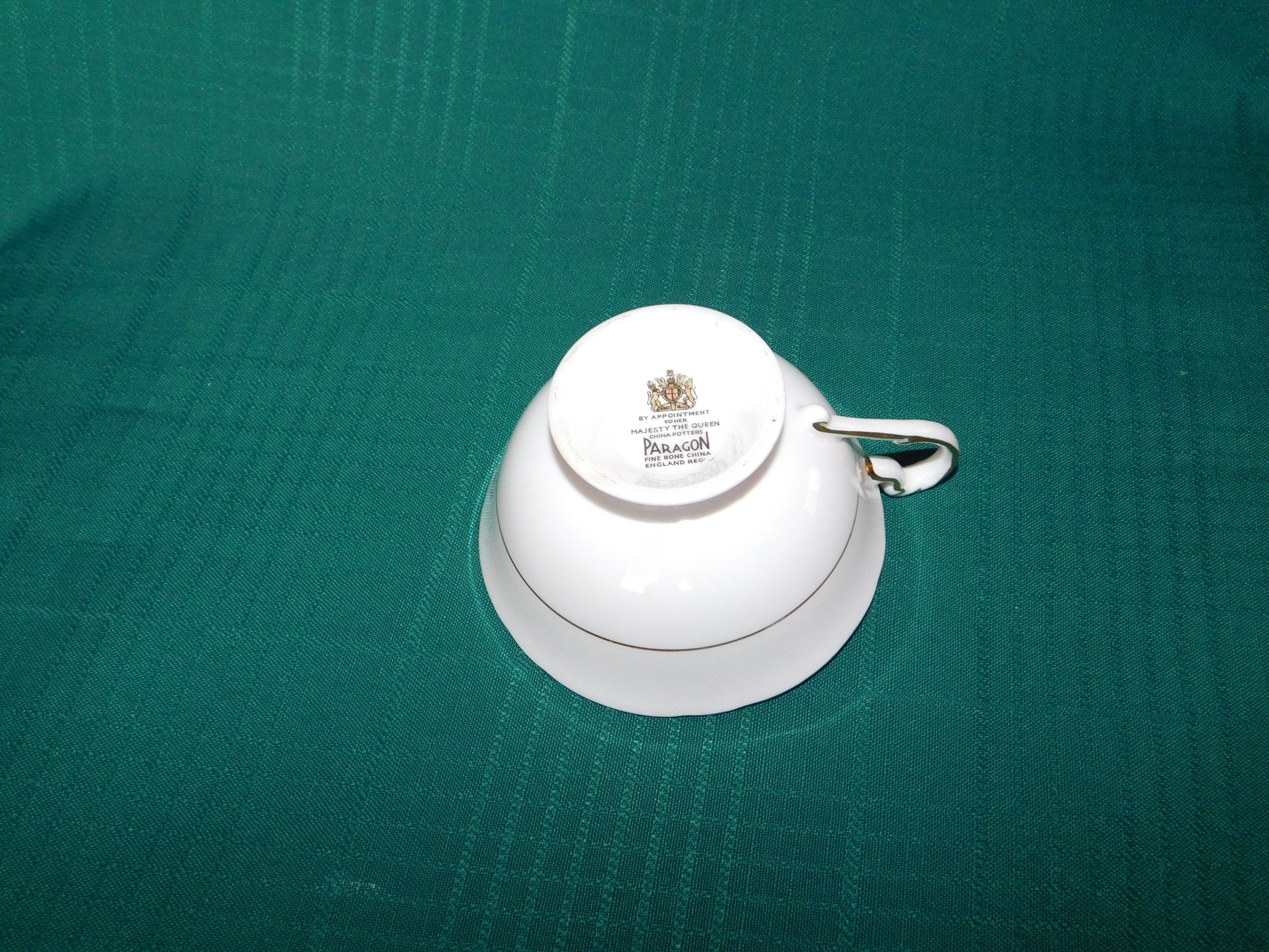 Paragon gold oak leaf roses pale pink interior teacup near mint condition