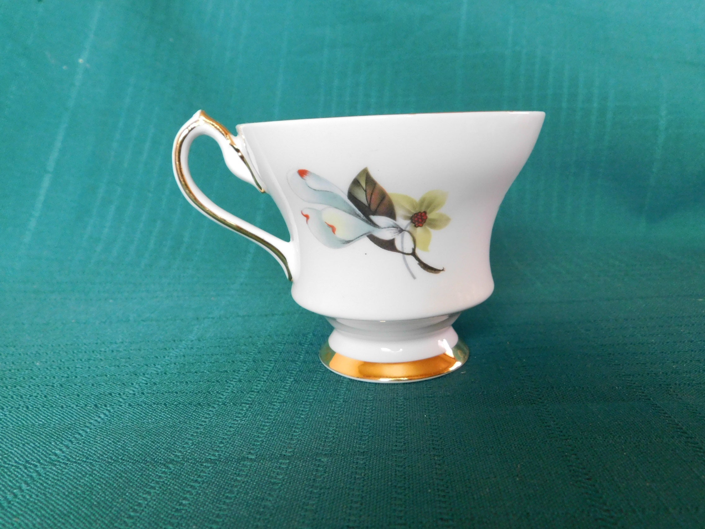 Crown Prince Vancouver BC white yellow flowers X1781/K9 teacup VGU