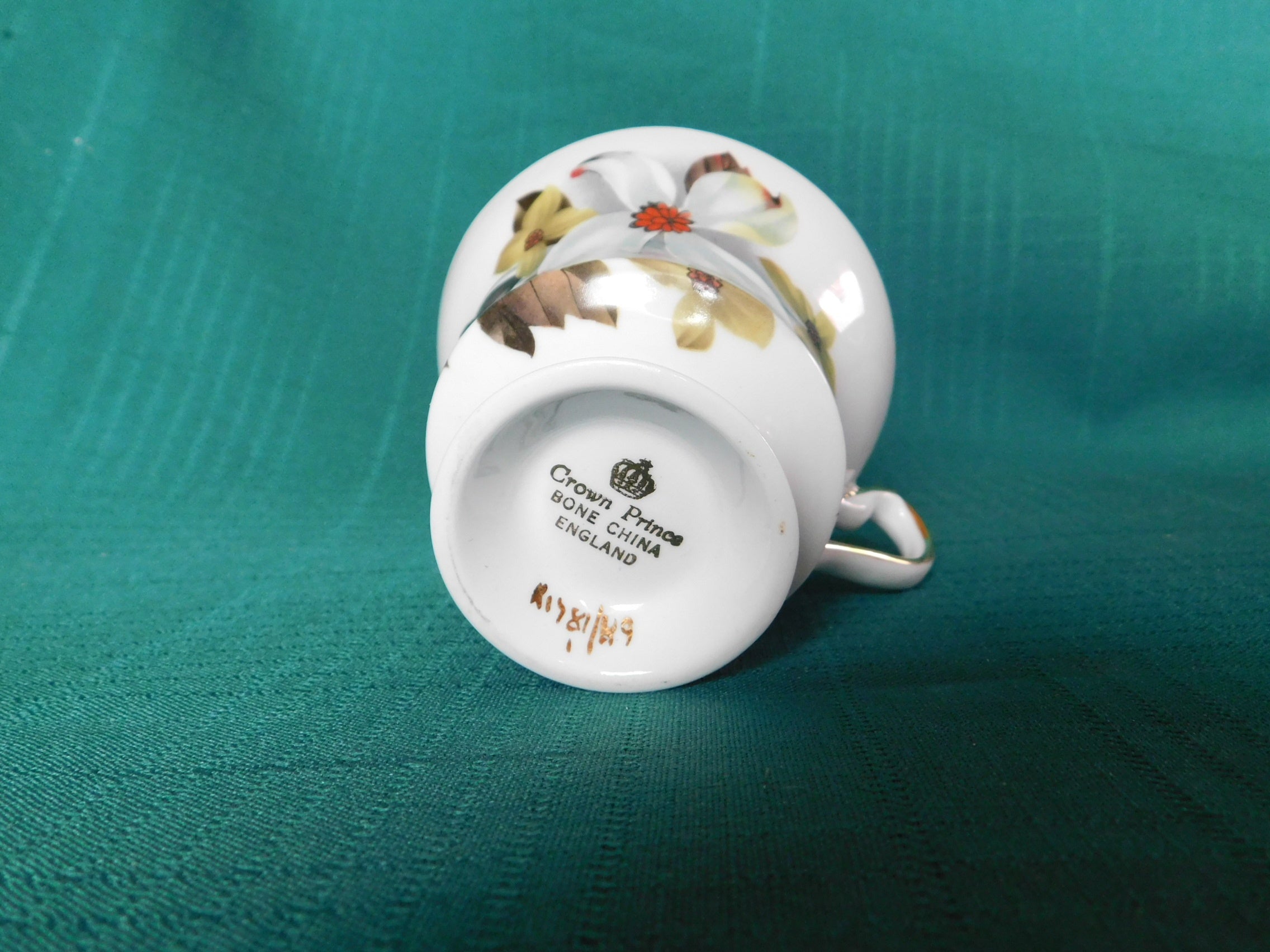 Crown Prince Vancouver BC white yellow flowers X1781/K9 teacup VGU