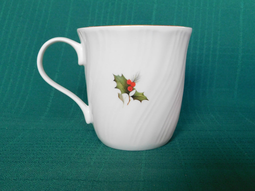 Sadler Wellington Poinsettia Holly mug VGU
