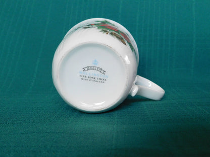 Sadler Wellington Poinsettia Holly mug VGU