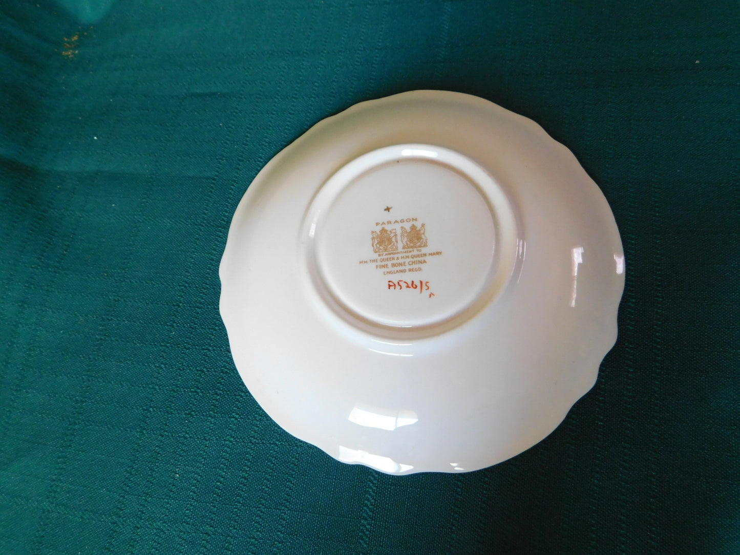 Paragon A526/5 gold scroll red band double warrant saucer VGU