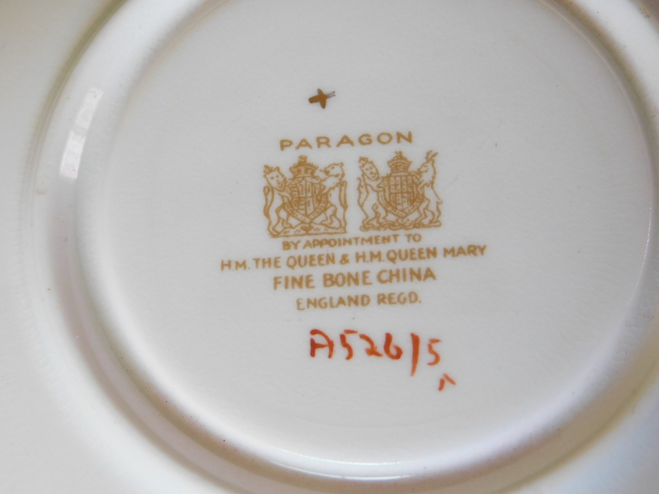 Paragon A526/5 gold scroll red band double warrant saucer VGU