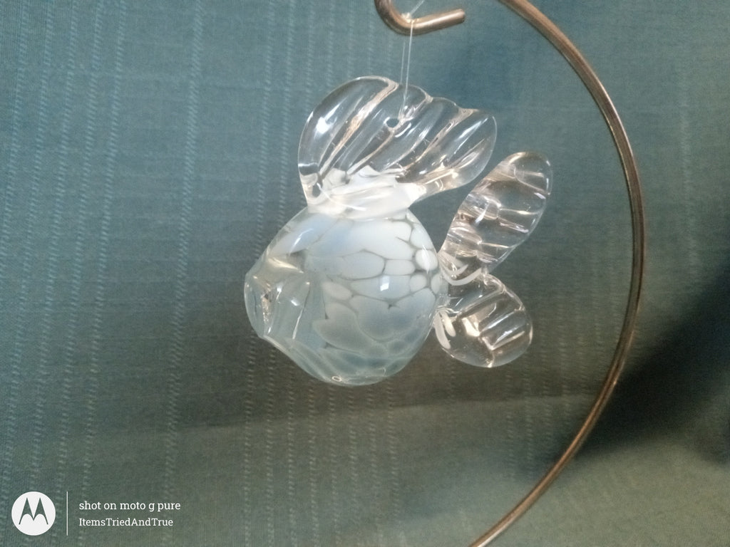 Hand‑Blown Glass Fish Ornament – Clear & Blue Art Glass Sculpture