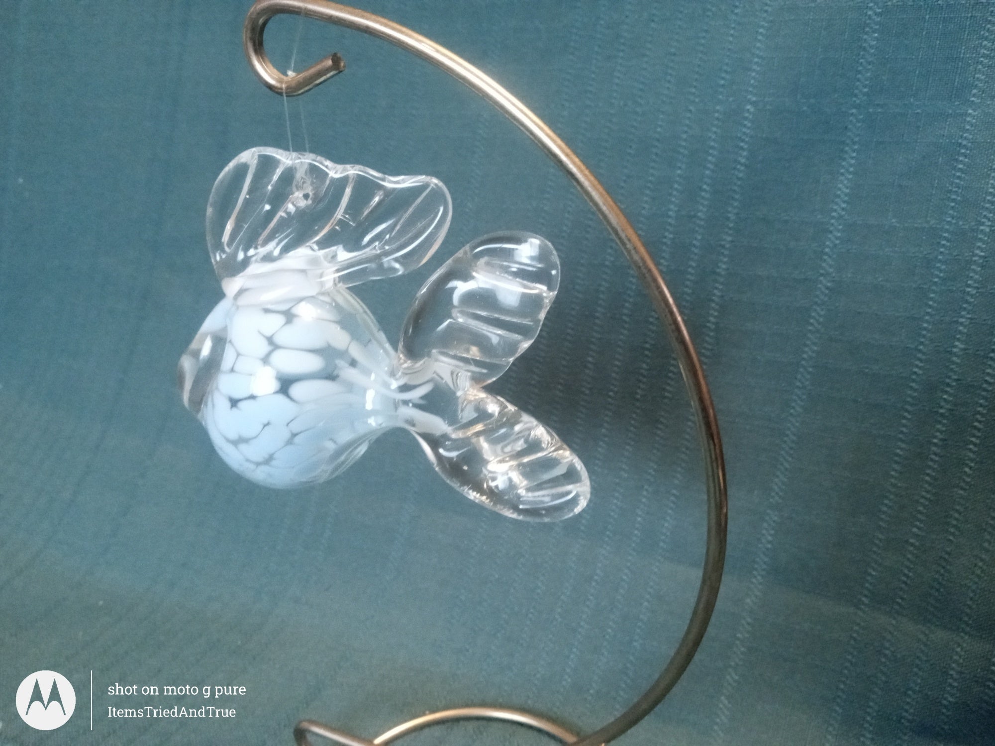 Hand‑Blown Glass Fish Ornament – Clear & Blue Art Glass Sculpture