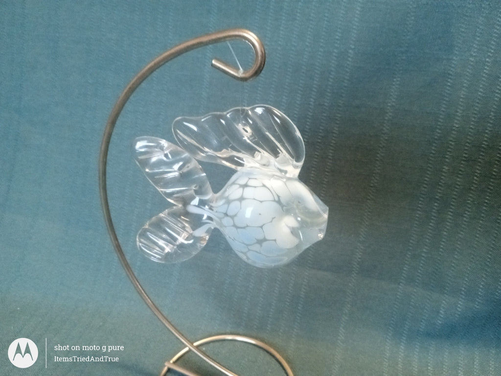 Hand‑Blown Glass Fish Ornament – Clear & Blue Art Glass Sculpture